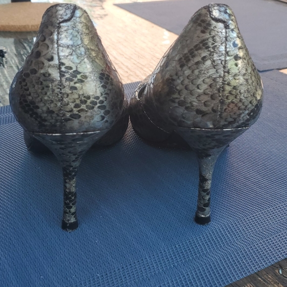 Shoes - Picture 3 of 4